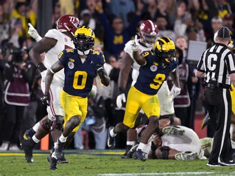 What is Overtime in College Football: A Game of Sudden Death and Strategic Brilliance