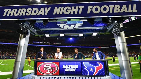 Who Are the Commentators for Thursday Night Football: A Deep Dive into the Voices Behind the Game